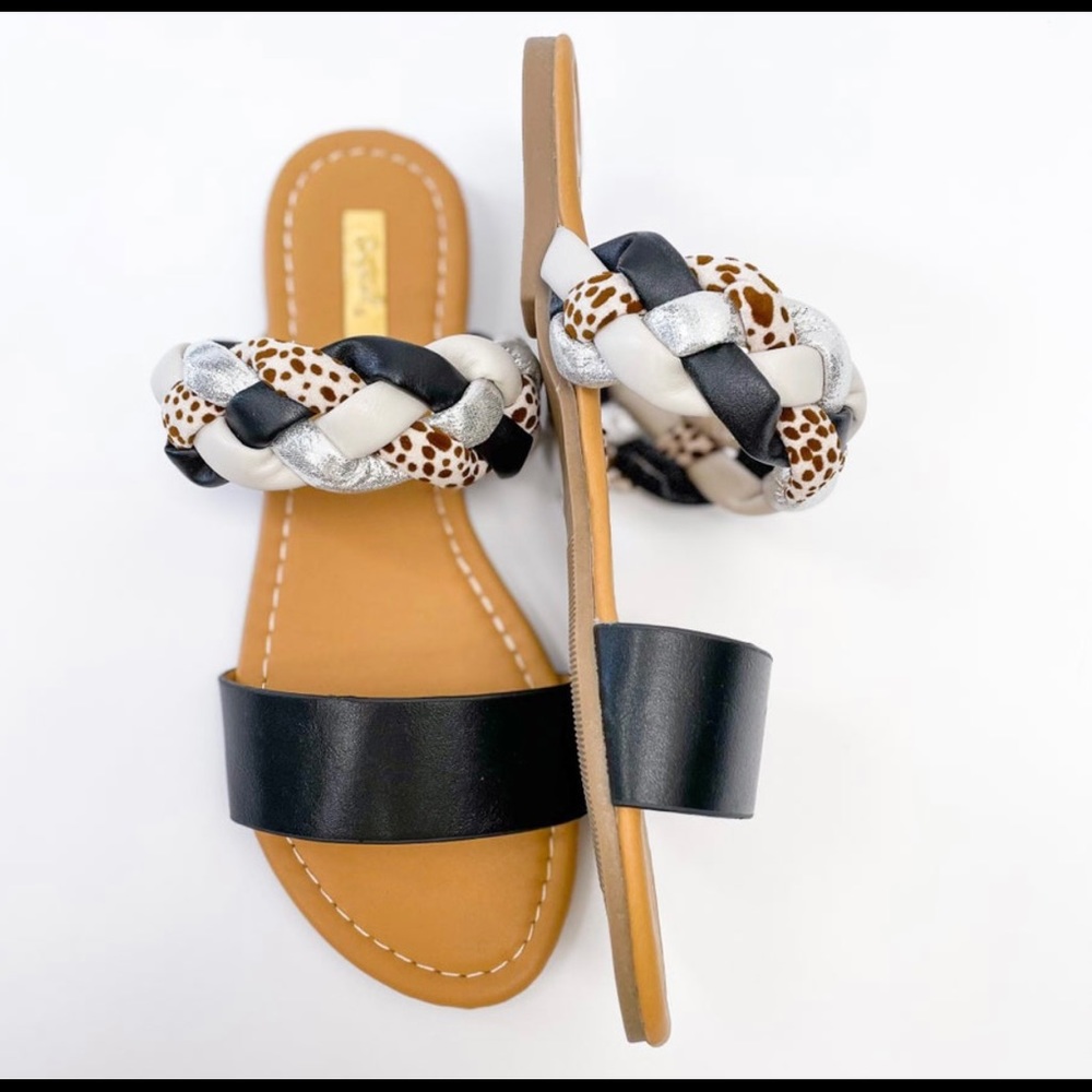 LIKE NEW Super Cute Black Braided Sandal size 9